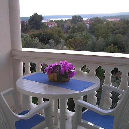 Apartment Paloma Blanca 1 *